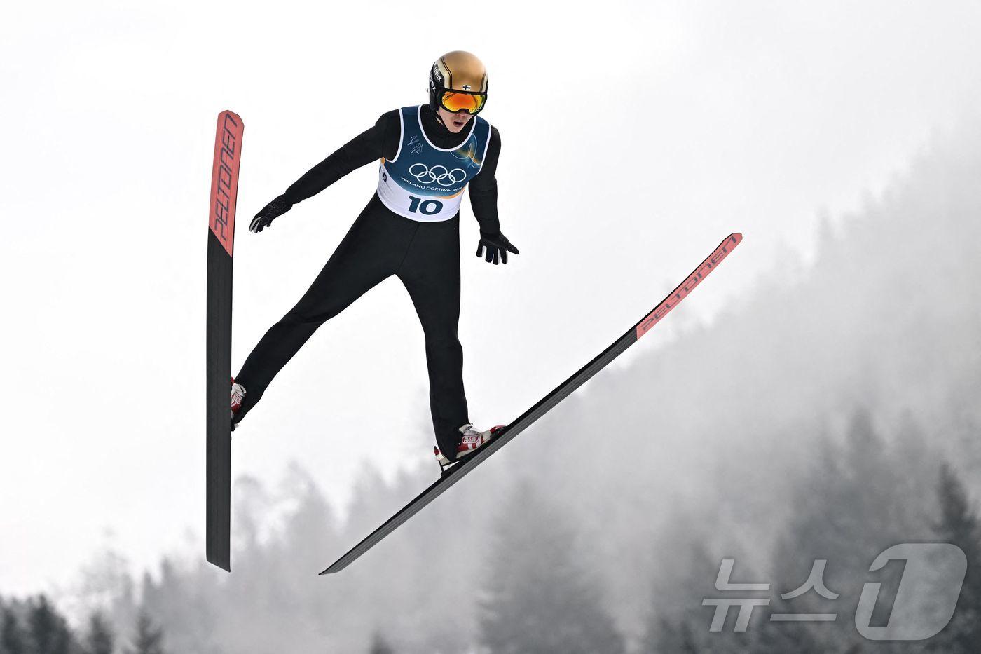 본문 이미지 - 핀란드 스키점프 대표팀의 경기 모습 ⓒ AFP=뉴스1