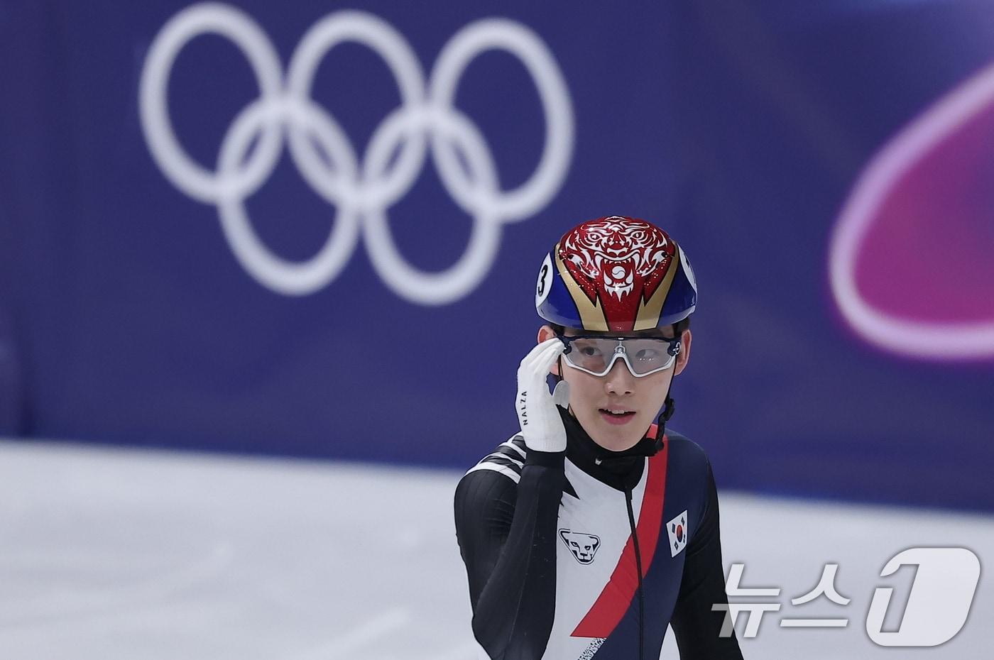 본문 이미지 - 쇼트트랙 임종언이 12일(현지시간) 이탈리아 밀라노 아이스 스케이팅 아레나에서 열린 2026 밀라노·코르티나담페초 동계올림픽 쇼트트랙 남자 1000m 준준결승에서 조2위로 결승선을 통과한 뒤 기뻐하고 있다. 2026.2.13 ⓒ 뉴스1 김성진 기자