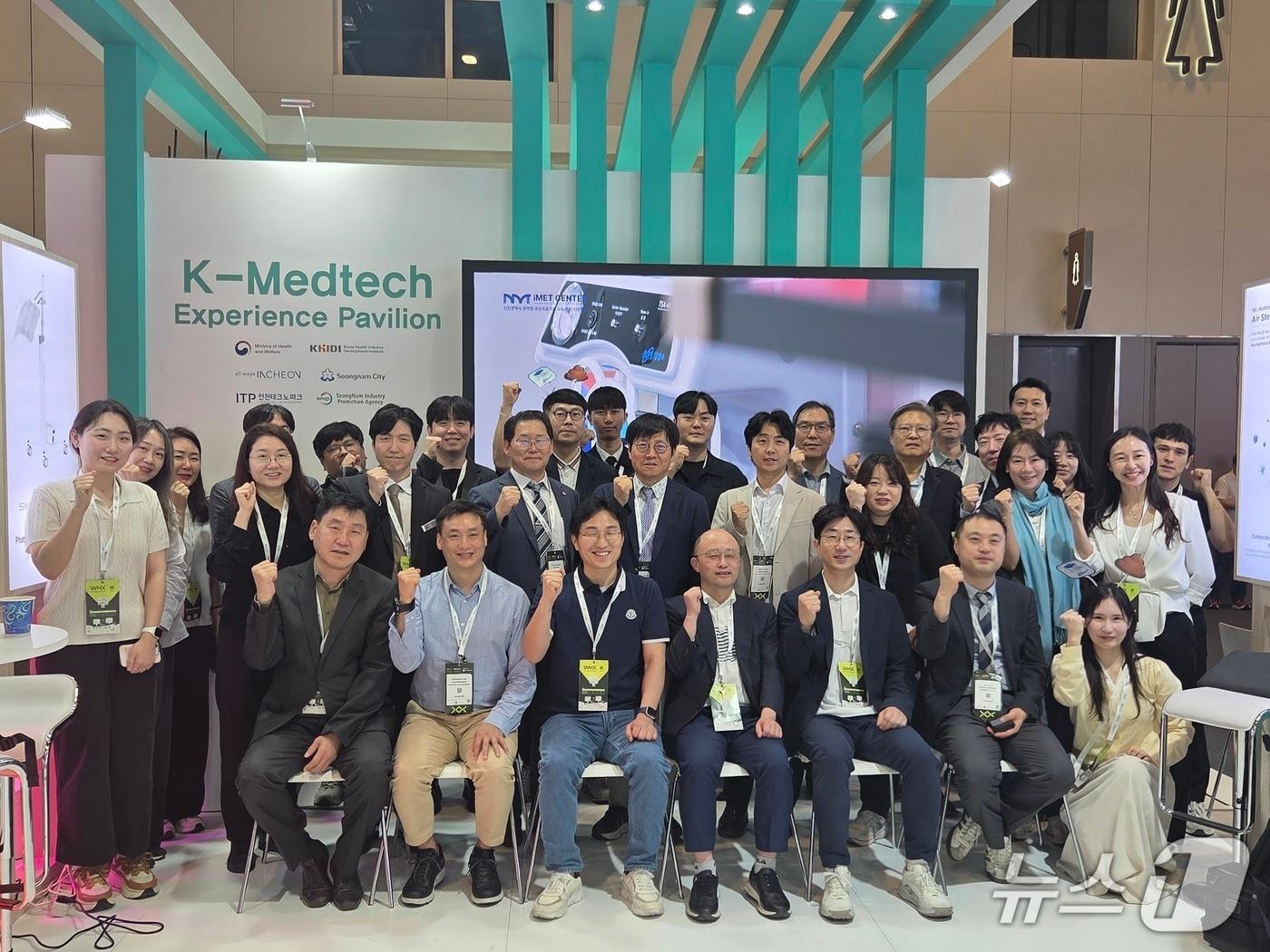 본문 이미지 - 보건복지부와 한국보건산업진흥원은 지난 9~12일 아랍에미리트(UAE) 두바이 전시센터(DEC)에서 개최된 세계 최대 헬스케어 전시회 'WHX 2026'에 참가해 한국 의료기기 산업의 기술 경쟁력과 임상 기반 역량을 제시하며 중동 시장 내 전략적 입지를 공고히 했다고 13일 밝혔다.(한국보건산업진흥원 제공)