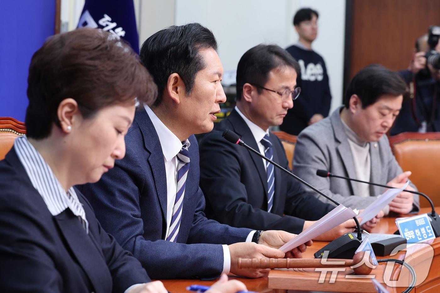 본문 이미지 - 정청래 더불어민주당 대표가 13일 서울 여의도 국회에서 열린 최고위원회의에서 발언하고 있다. 2026.2.13 ⓒ 뉴스1 신웅수 기자