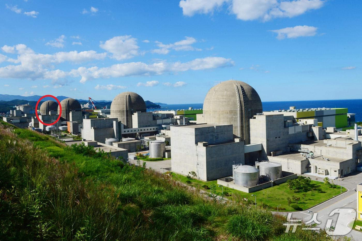 본문 이미지 -  한국수력원자력㈜  한울본부가 13일 한울3호기(가압경수로형, 100만 kW급)에 대한 19차 계획예방정비에 착수했다.(한울본부 제공, 재판매 및 DB금지) 2026.2.13/뉴스1