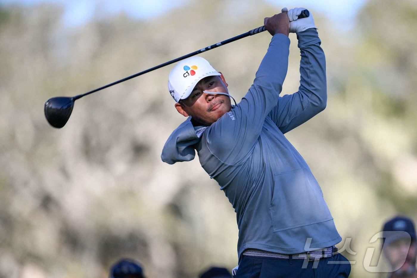 본문 이미지 - 김시우는 13일(한국시간) 열린 PGA투어 AT&T 페블비치 프로암 1라운드에서 공동 19위에 올랐다. ⓒ AFP=뉴스1