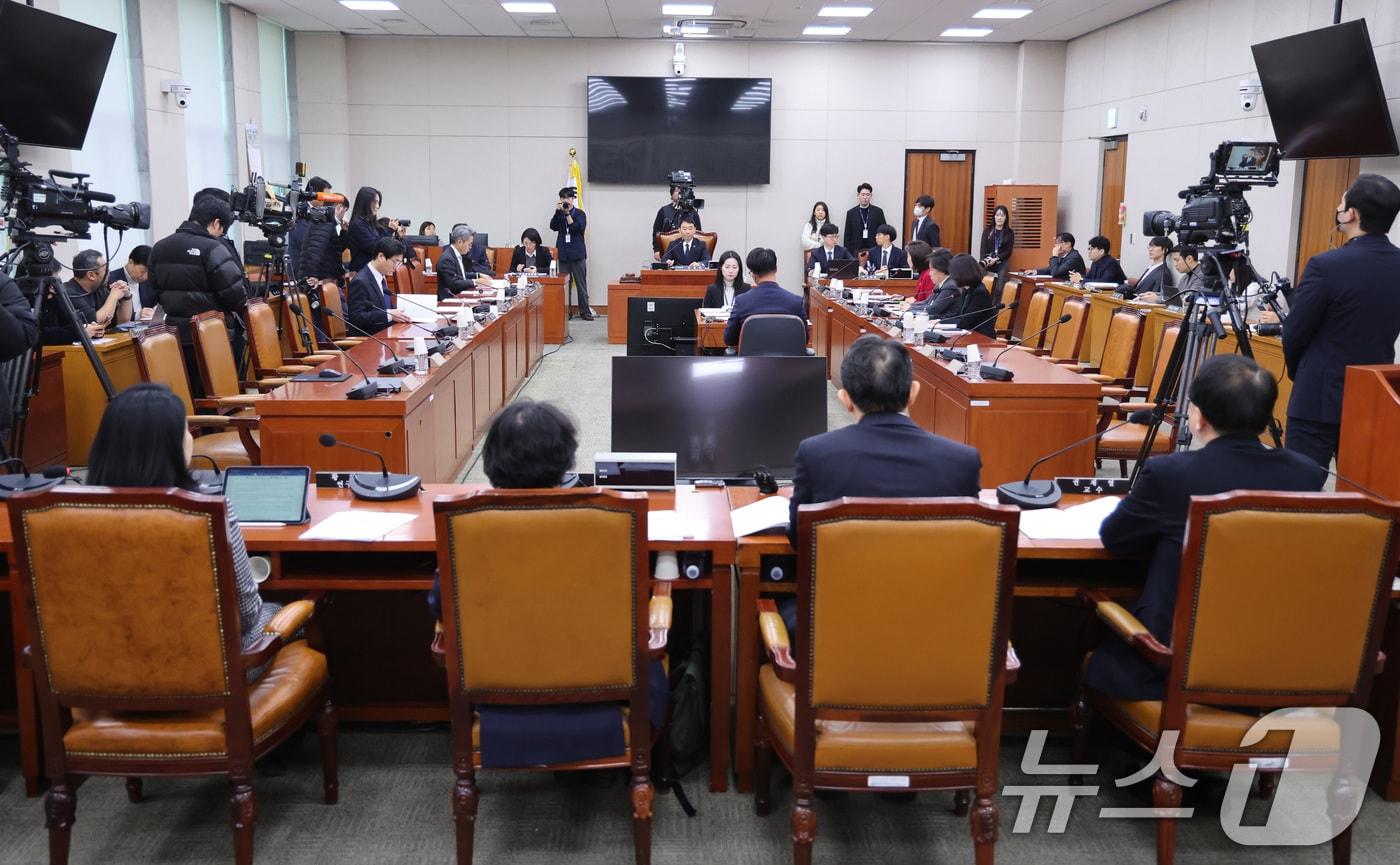 본문 이미지 - 13일 서울 여의도 국회 법제사법위원회 법안심사제1소위원회에서 상법 개정안 관련 공청회가 열리고 있다. 2026.2.13 ⓒ 뉴스1 신웅수 기자