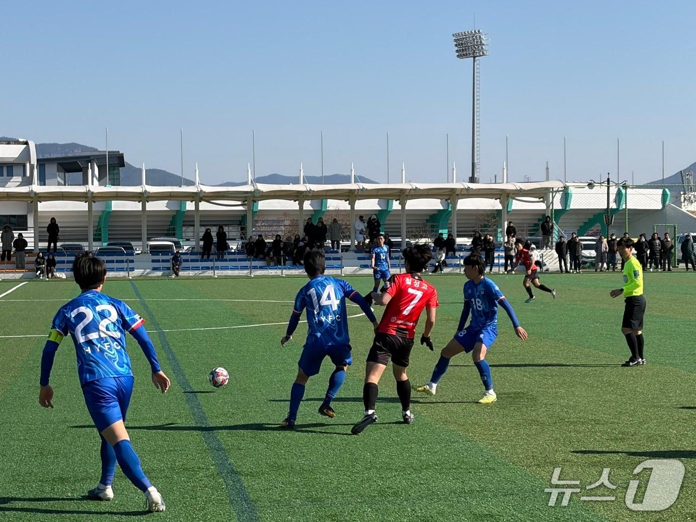 본문 이미지 - 지난 1월 경남 고성군종합운동장에서 열린 제48회 문체부장관배 전국고등학교 축구대회.(고성군 제공. 재판매 및 DB금지)