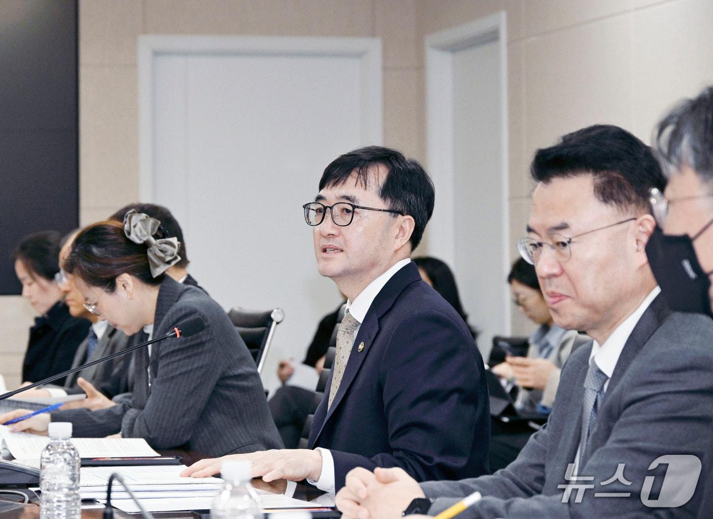 본문 이미지 - 13일 임기근 기획예산처 장관 직무대행 차관이 서울 중구 한국재정정보원에서 열린 '재정구조 혁신 전담반 3차 점검회의'를 주재하며 모두발언을 하고 있다. (기획예산처 제공) 2026.2.13 ⓒ 뉴스1