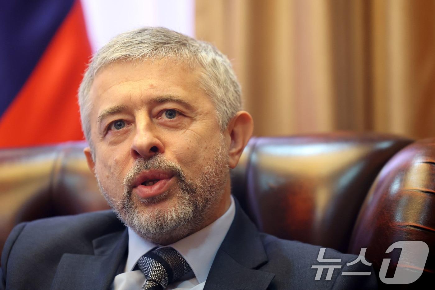 본문 이미지 - 게오르기 지노비예프 주한 러시아대사가 지난 13일 서울 중구 정동 주한 러시아 대사관에서 뉴스1과 인터뷰를 하고 있다. 2026.2.13 ⓒ 뉴스1 이광호 기자