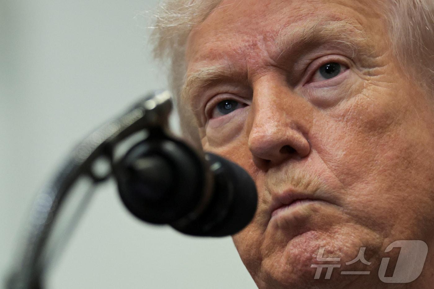 본문 이미지 - 도널드 트럼프 미국 대통령이 12일(현지시간) 워싱턴DC 백악관에서 발표를 하고 있다. 2026.2.12 ⓒ 로이터=뉴스1