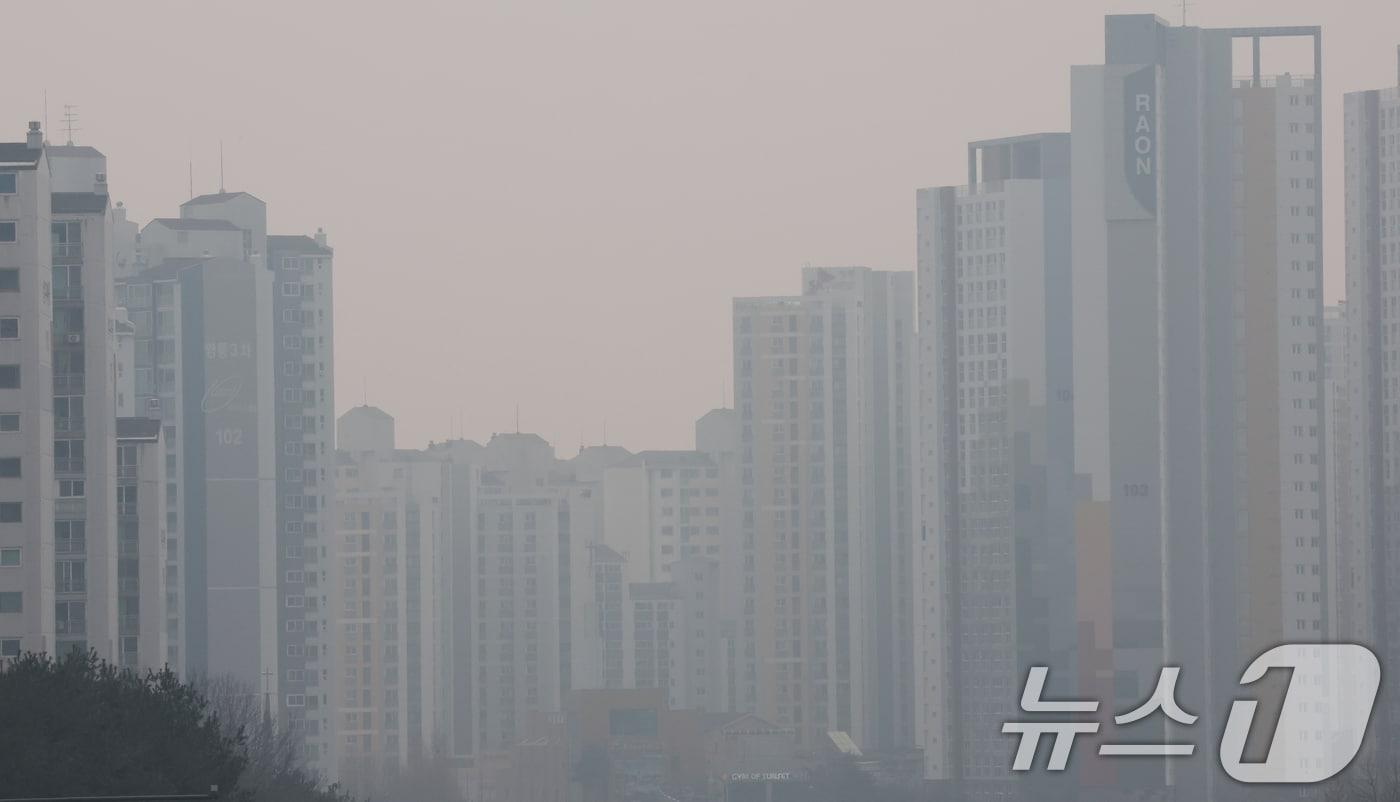 본문 이미지 - 뿌연 도심(사진은 기사 내용과 무관함) / 뉴스1 ⓒ News1