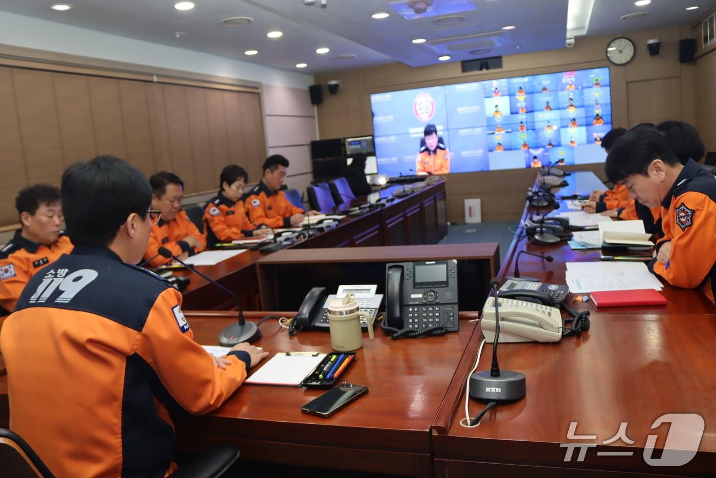 본문 이미지 - 강원특별자치도 소방본부, 설 연휴 대비 소방지휘관 영상회의 개최.(도소방본부 제공, 재판매 및 DB금지)