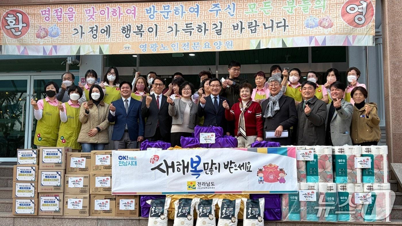 본문 이미지 - 강위원 전남도 경제부지사 시설 위문.(전남도 제공. 재판매 및 DB금지)2026.2.13/뉴스1