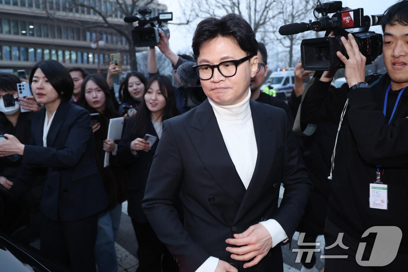 본문 이미지 - 한동훈 전 국민의힘 대표가 13일 서울 여의도 국회 소통관에서 기자회견을 마친 후 회견장을 나서고 있다. 2026.2.13 ⓒ 뉴스1 신웅수 기자