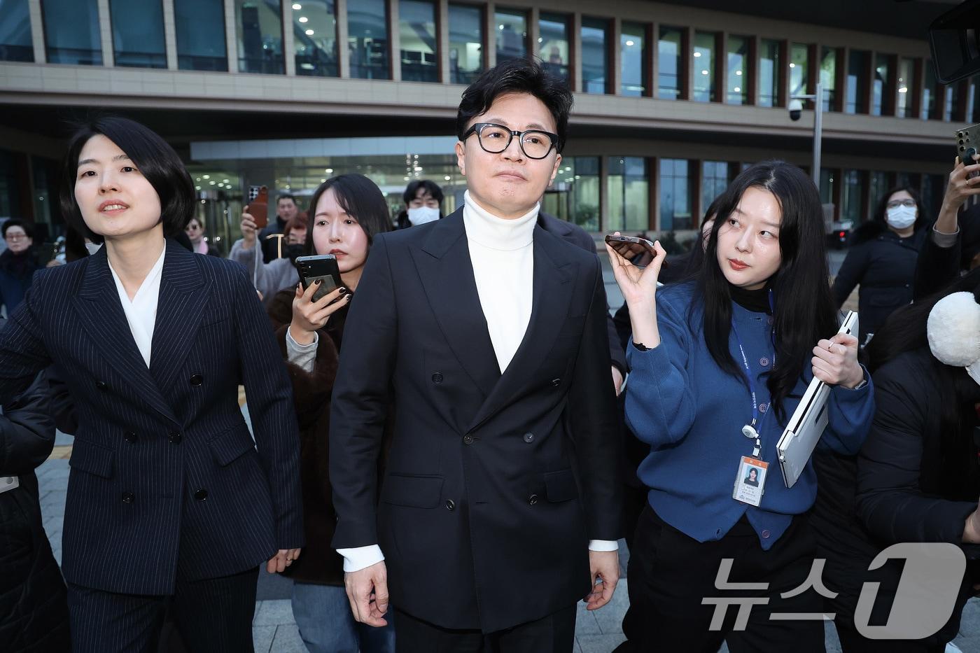 본문 이미지 - 한동훈 전 국민의힘 대표가 13일 서울 여의도 국회 소통관에서 기자회견을 마친 후 회견장을 나서고 있다. 2026.2.13 ⓒ 뉴스1 신웅수 기자