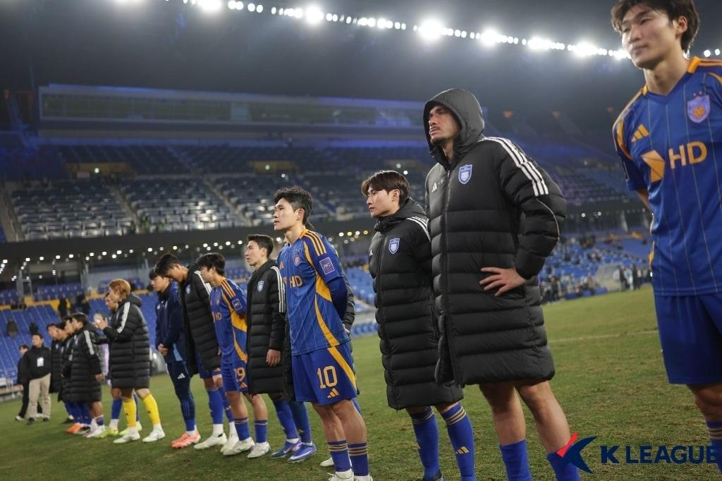 본문 이미지 - 팬들에게 지난 시즌 성적 부진과 논란에 대해 사과한 울산 HD. (한국프로축구연맹 제공)