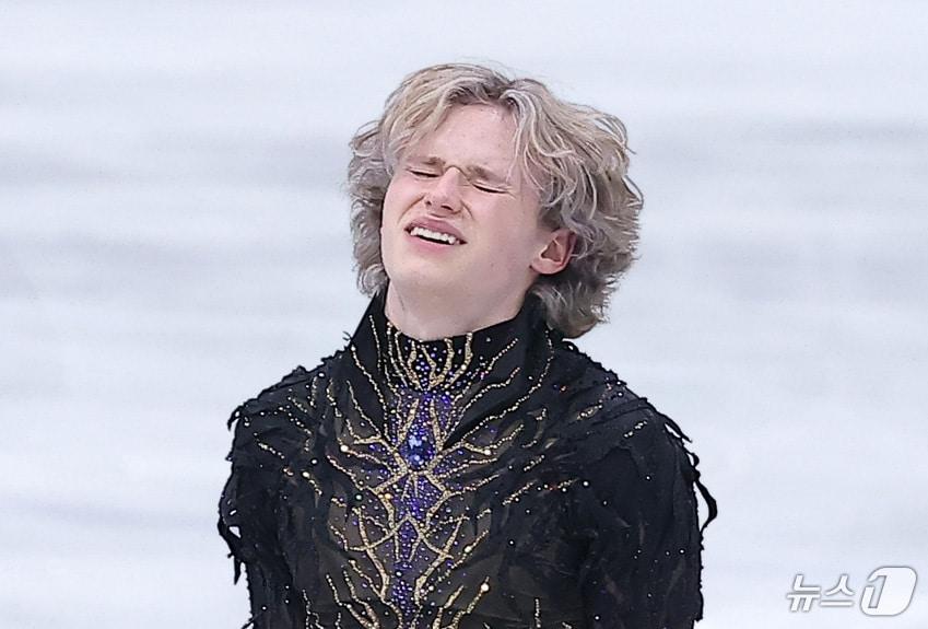 본문 이미지 - 미국 피겨선수 일리야 말리닌이 13일(현지시간) 이탈리아 밀라노 아이스 스케이팅 아레나에서 열린 2026 밀라노·코르티나담페초 동계올림픽 피겨 스케이팅 남자 싱글 프리 스케이팅에서 연기를 마친 후 아쉬워하고 있다. 2026.2.14 ⓒ 뉴스1 김성진 기자