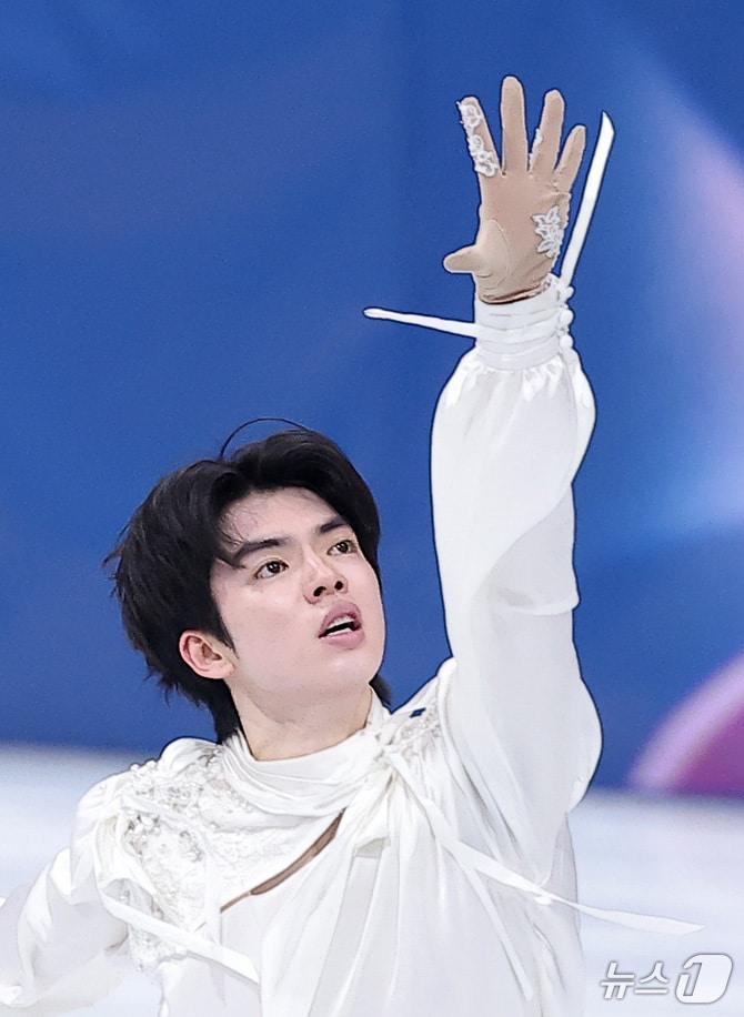 본문 이미지 - 피겨 차준환이 13일(현지시간) 이탈리아 밀라노 아이스 스케이팅 아레나에서 열린 2026 밀라노·코르티나담페초 동계올림픽 피겨 스케이팅 남자 싱글 프리 스케이팅에서 연기를 펼치고 있다. 2026.2.14 ⓒ 뉴스1 김성진 기자