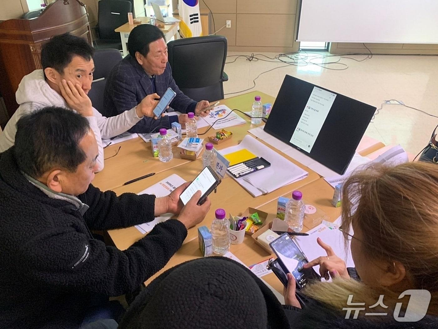 본문 이미지 - 충북 진천군은 이달부터 4월까지 7개 읍·면 주민자치회를 대상으로 '2026년 AI 주민자치 역량 강화 플러스 교육'을 순회 운영한다.(진천군 제공, 재판매 및 DB금지)/뉴스1