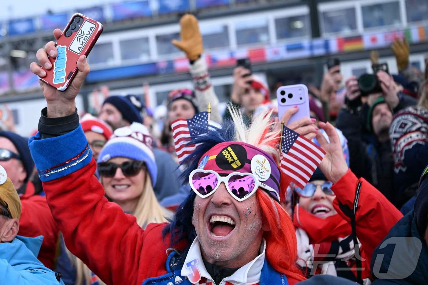 본문 이미지 - 올림픽을 즐기는 팬들의 모습 ⓒ AFP=뉴스1