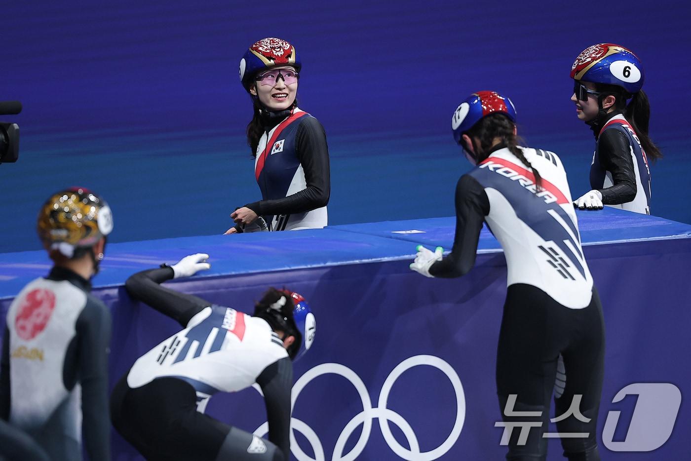 본문 이미지 - 쇼트트랙 최민정과 김길리 ⓒ 뉴스1 김성진 기자