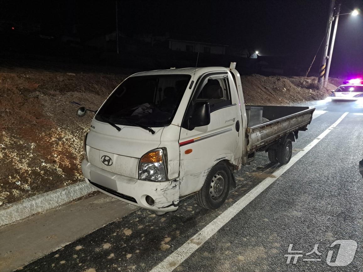 본문 이미지 - 대전에서 음주 상태로 난폭운전 피의자가 경찰의 추척 끝에 가드레일을 들이받고 붙졉혔다. 사진은 해당 차량.(대전경찰청 제공. 재판매 및 DB금지) /뉴스1