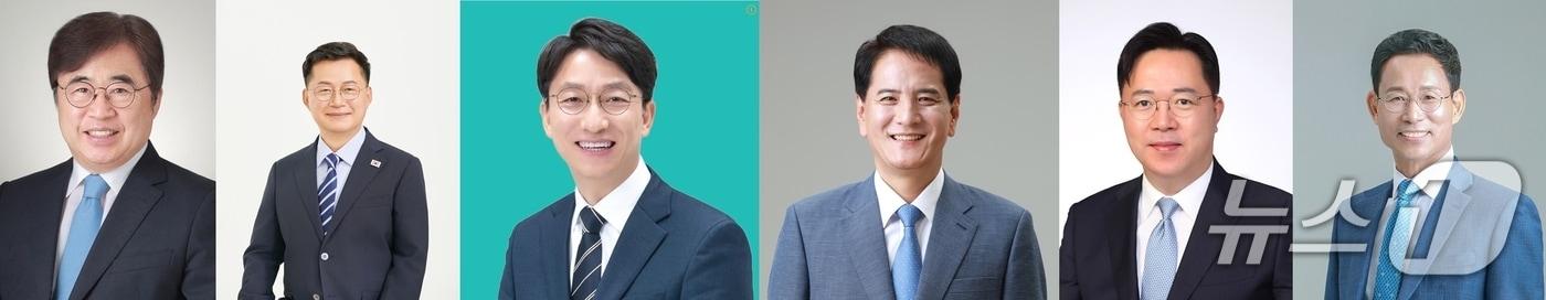 본문 이미지 - (왼쪽부터 순서대로) 박경철 전 익산시장, 심보균 전 행안부 차관, 임형택 조국혁신당 익산시 지역위원장, 조용식 전 전북경찰청장, 최병관 전 전북도 행정부지사, 최정호 전 국토부 차관