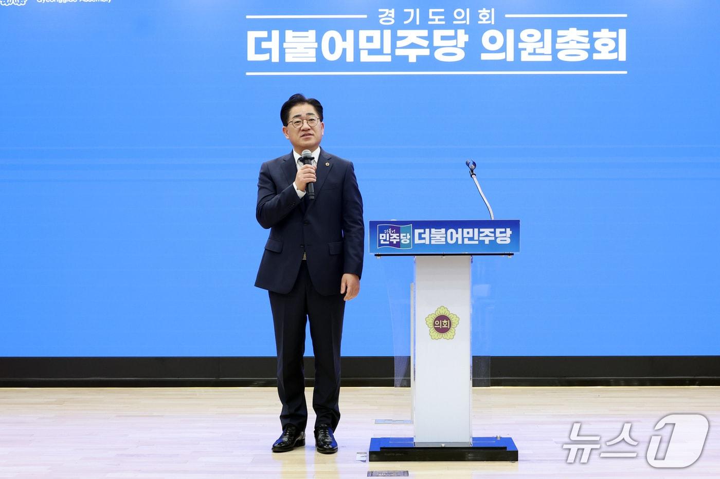 본문 이미지 - 이기형 경기도의회 의원이 김포시장 선거 도전을 선언했다. 사진은 이 의원이 지난 12일 도의회 더불어민주당 의원총회에서 자신의 각오를 밝히는 모습.(이기형 도의원 제공. 재판매 및 DB금지)/뉴스1