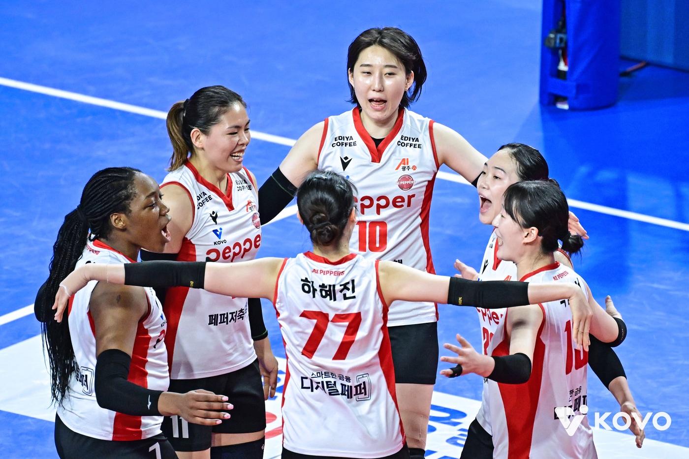 본문 이미지 - 구단 역대 최다승과 최다 승점을 경신한 페퍼 저축은행. (KOVO 제공)