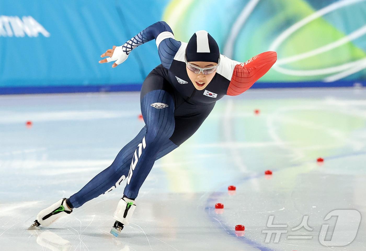 본문 이미지 - 스피드스케이팅 이나현이 15일(현지시간) 이탈리아 밀라노 스피드스케이팅 스타디움 열린 2026 밀라노·코르티나담페초 동계올림픽 스피드스케이팅 여자 500m에서 질주하고 있다. 2026.2.16 ⓒ 뉴스1 김진환 기자