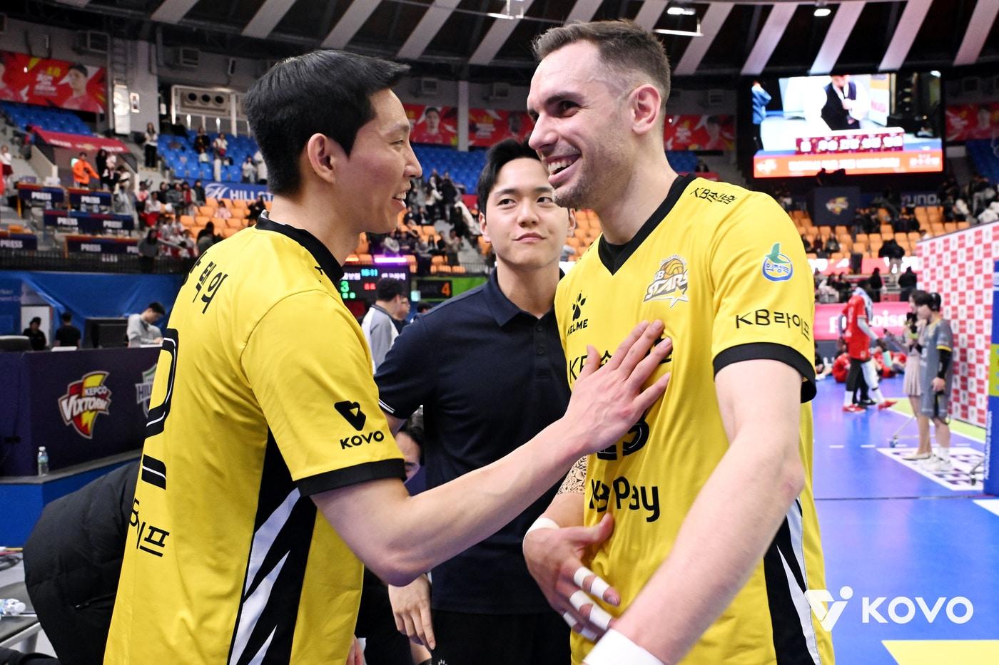 본문 이미지 - 트리플크라운을 달성한 비예나(KOVO제공) 