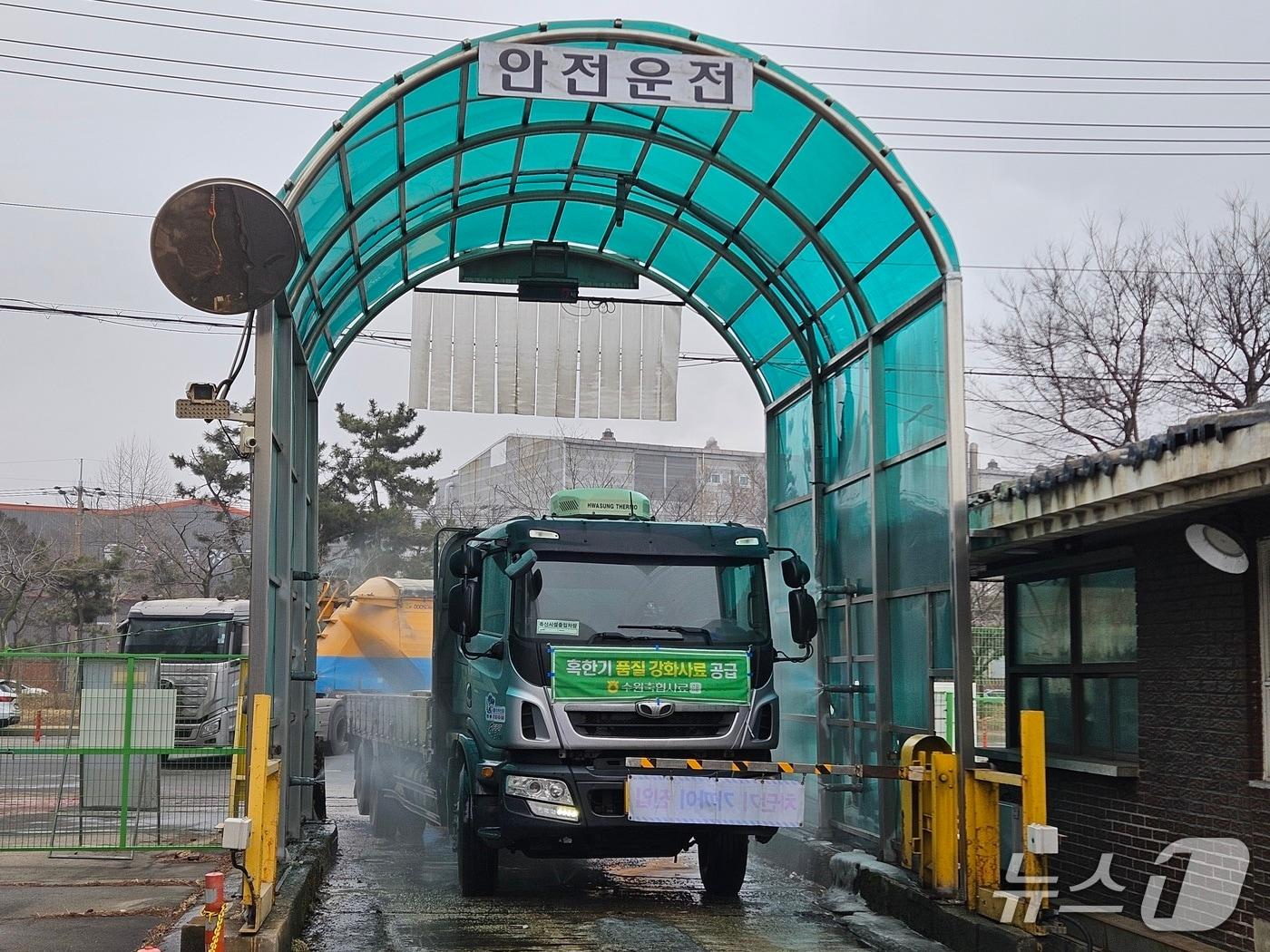 본문 이미지 - 아프리카돼지열병(ASF) 방역 자료사진.(경기도 제공. 재판매 및 DB금지)