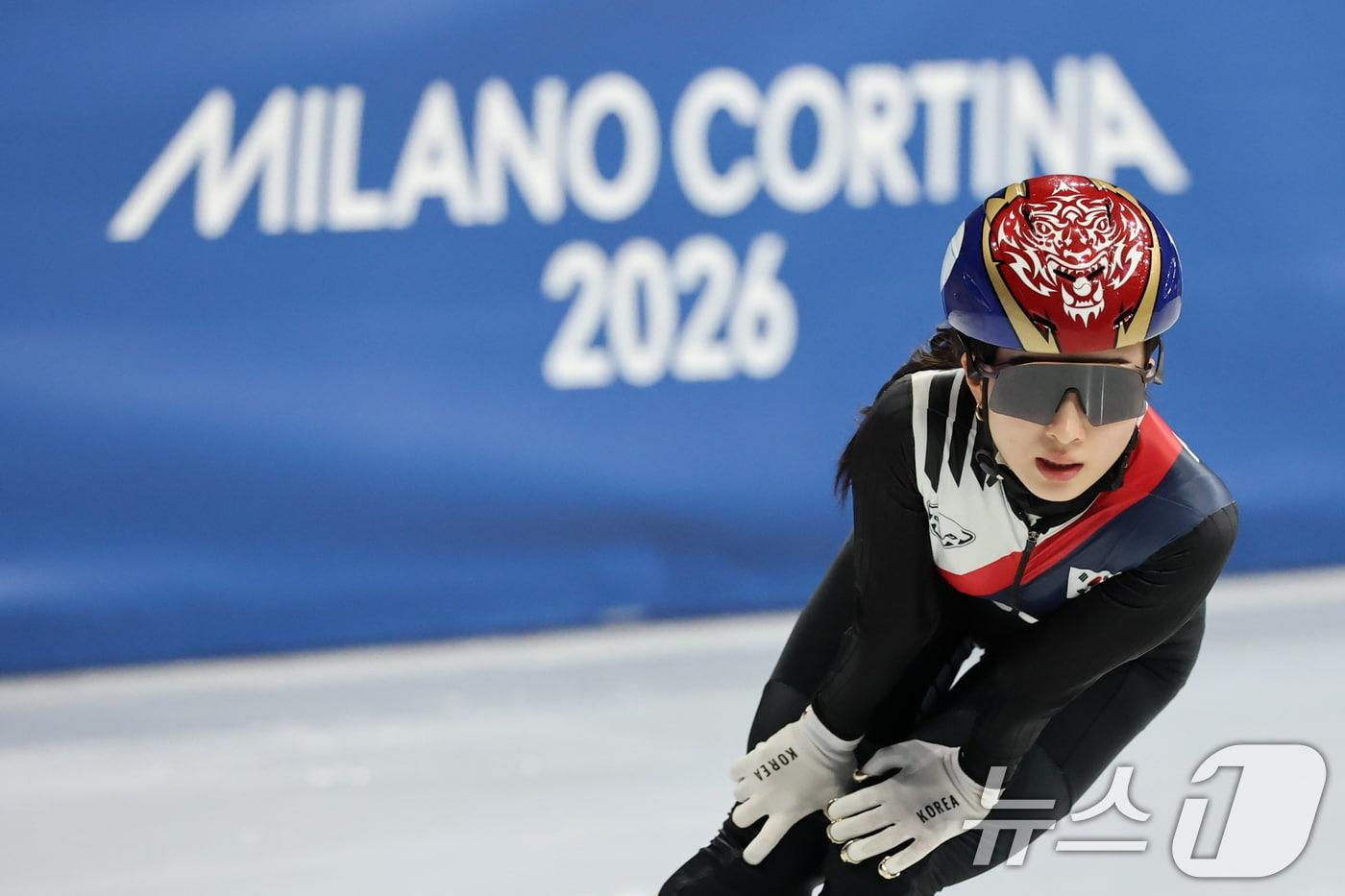 본문 이미지 - 쇼트트랙 김길리가 16일(현지시간) 이탈리아 밀라노 아이스스케이팅 아레나에서 열린 2026 밀라노·코르티나담페초 동계올림픽 쇼트트랙 여자 1000m 준결승에서 어드밴스로 결승에 진출하고 있다. 2026.2.16 ⓒ 뉴스1 김진환 기자