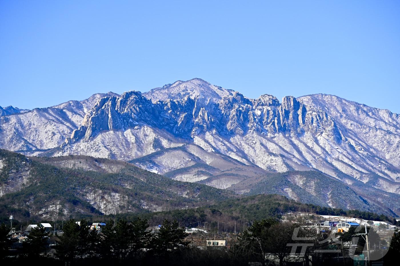 본문 이미지 - 설악산국립공원에 눈이 쌓여 있다.(속초시 제공, 재판매 및 DB 금지)ⓒ 뉴스1 윤왕근 기자