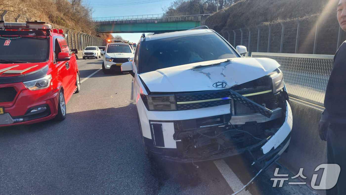 본문 이미지 - 17일 오후 강원 원주 3중 추돌사고 현장.(강원도소방본부 제공, 재판매 및 DB 금지) 2026.2.17/뉴스1