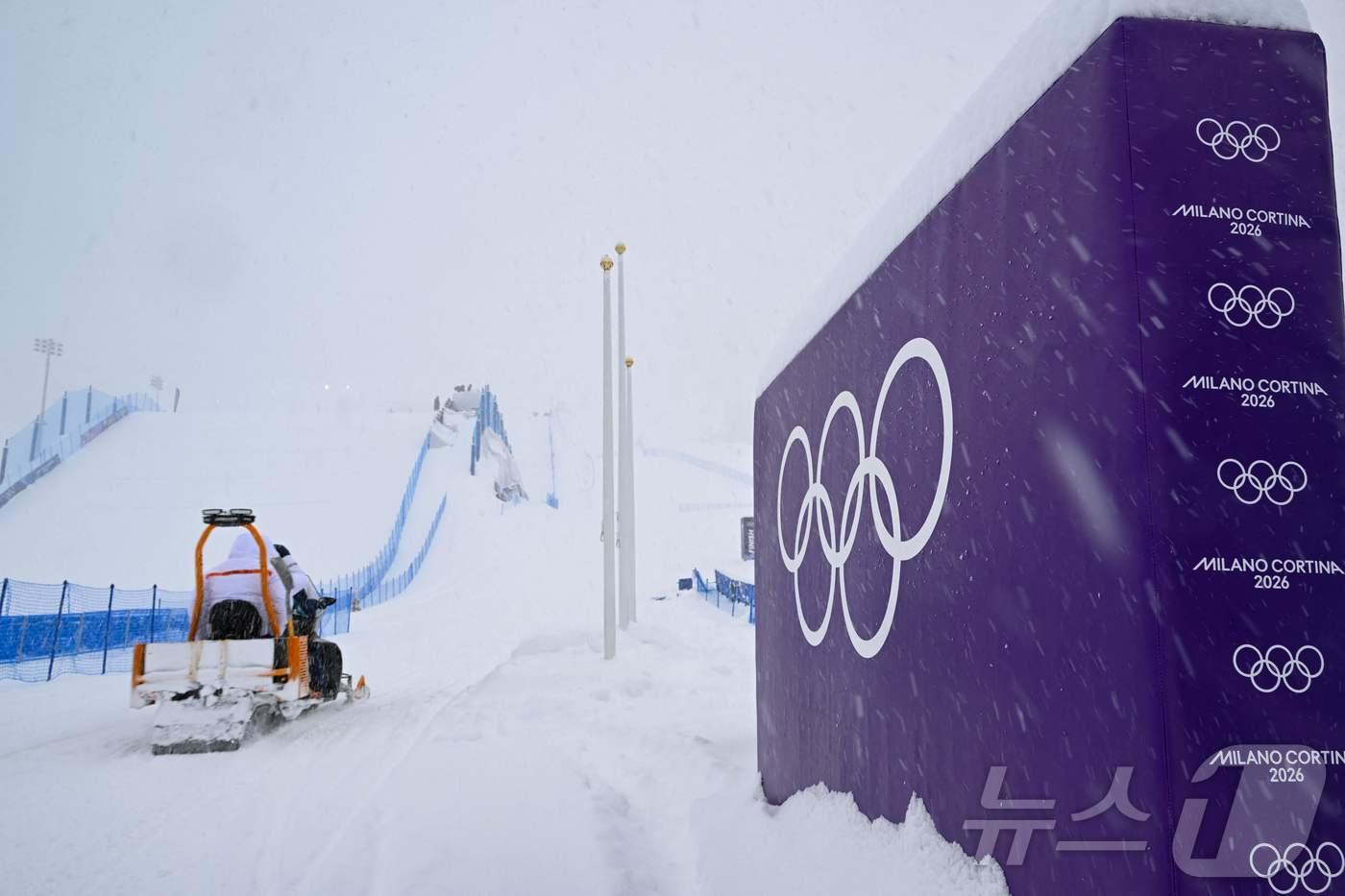 본문 이미지 - 유승은이 출전할 예정이던 스노보드 슬로프스타일 결선이 폭설로 연기됐다. 사진은 눈이 쌓인 리비뇨 스노 파크. ⓒ AFP=뉴스1