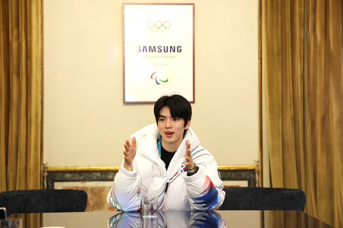 본문 이미지 - 피겨스케이트 국가대표 차준환이 16일 삼성 하우스를 방문해 인터뷰를 하고 있다.(삼성 제공)