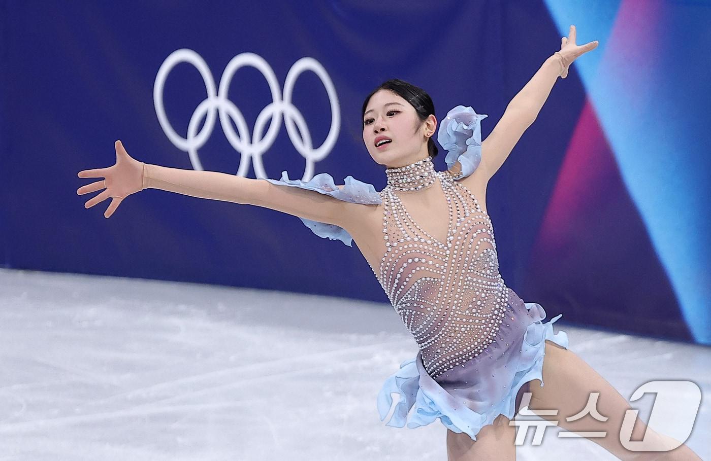 본문 이미지 - 피겨 이해인이 17일(현지시간) 이탈리아 밀라노 아이스스케이팅 아레나에서 열린 2026 밀라노·코르티나담페초 동계올림픽 피겨 스케이팅 여자 싱글 쇼트 프로그램에서 연기를 펼치고 있다. 2026.2.18 ⓒ 뉴스1 김성진 기자