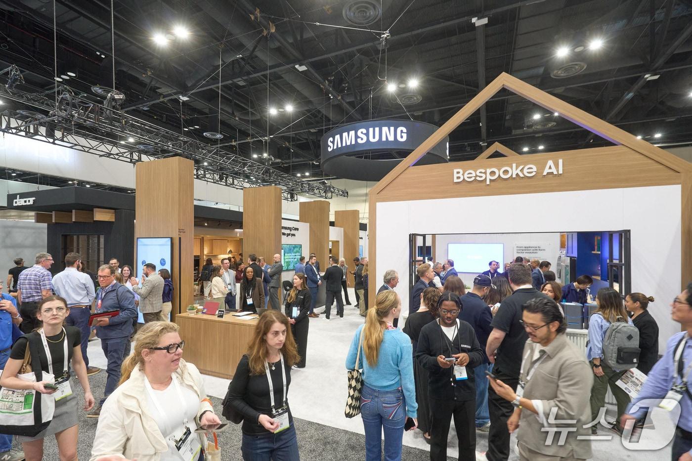 본문 이미지 - 17일(현지시각)부터 미국 플로리다주(州) 올랜도에서 열린 주방·욕실 전시회 'KBIS 2026'에 삼성전자가 112평 규모의 전시관을 마련한 모습(삼성전자 제공). 2026.02.17.