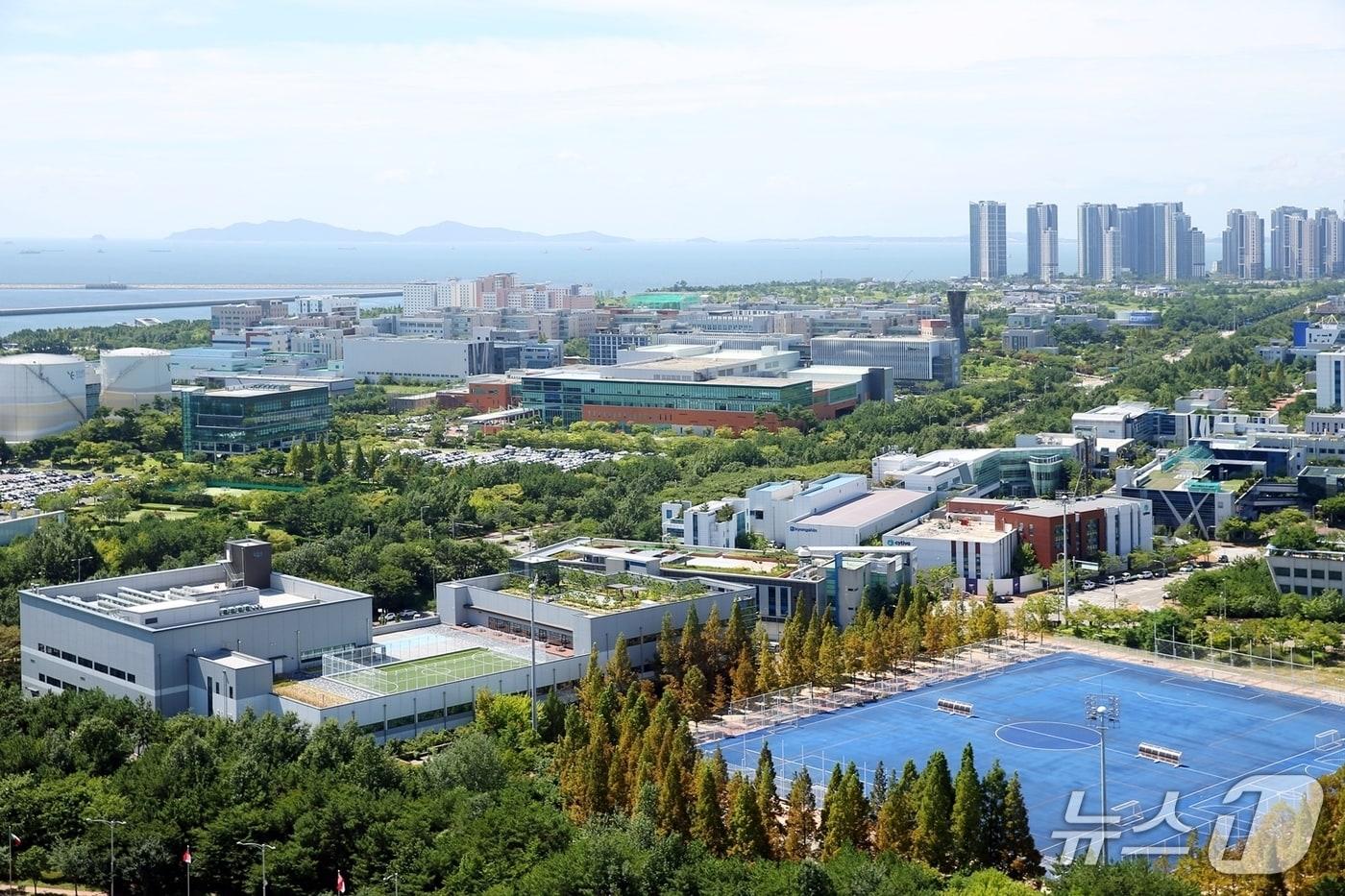 본문 이미지 - 송도국제도시 4공구에 생산 및 연구시설을 확장 중인 셀트리온.(인천경제청 제공. 재배포 및 DB금지)2026.2.18/뉴스1