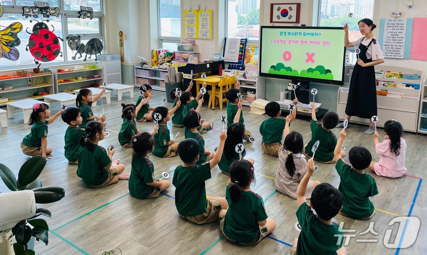 본문 이미지 - 대구교육청이 사립유치원 원비 안정화에 나선다. 사진은 대구의 한 유치원 수업 모습. (대구교육청 제공. 재판매 및 DB 금지)/뉴스1