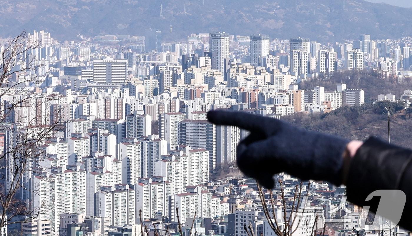 본문 이미지 - 서울 남산에서 바라본 서울 시내 아파트 단지의 모습. 2026.2.18 ⓒ 뉴스1 최지환 기자