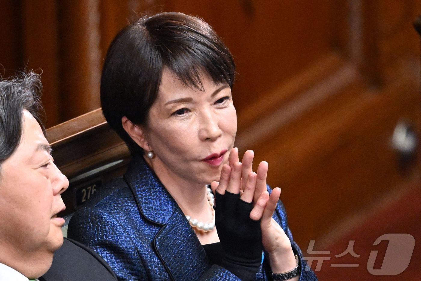 본문 이미지 - 다카이치 사나에 일본 총리가18일 오후 도쿄 국회 중의원 본회의에서 실시된 총리 지명선거에 참석하고 있다. ⓒ AFP=뉴스1