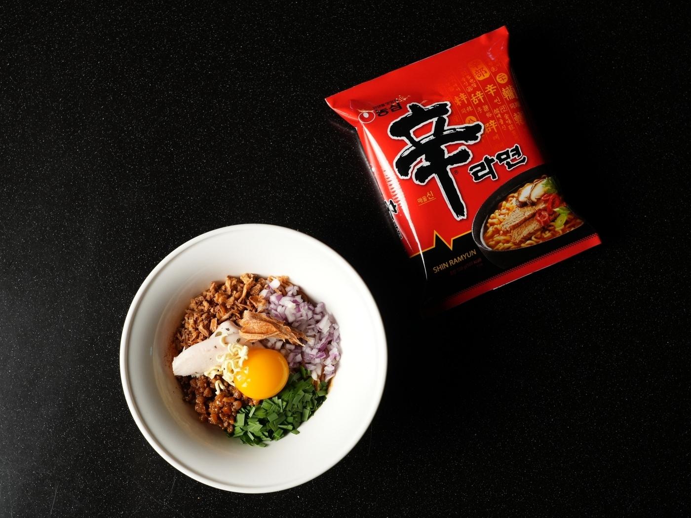 본문 이미지 - 신라면 아부라소바 메뉴 연출 이미지.(농심 제공)