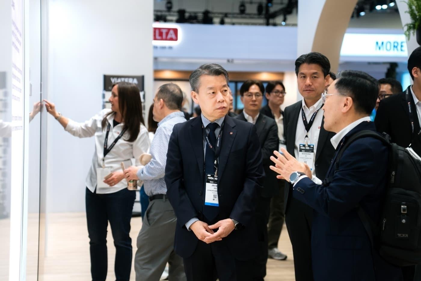 본문 이미지 - LX하우시스는 미국 플로리다 올란도에서 열리고 있는 북미 최대 규모 주방·욕실 전시회 'KBIS(The Kitchen & Bath Industry Show) 2026'에 참가했다고 19일 밝혔다.(LX하우시스 제공)