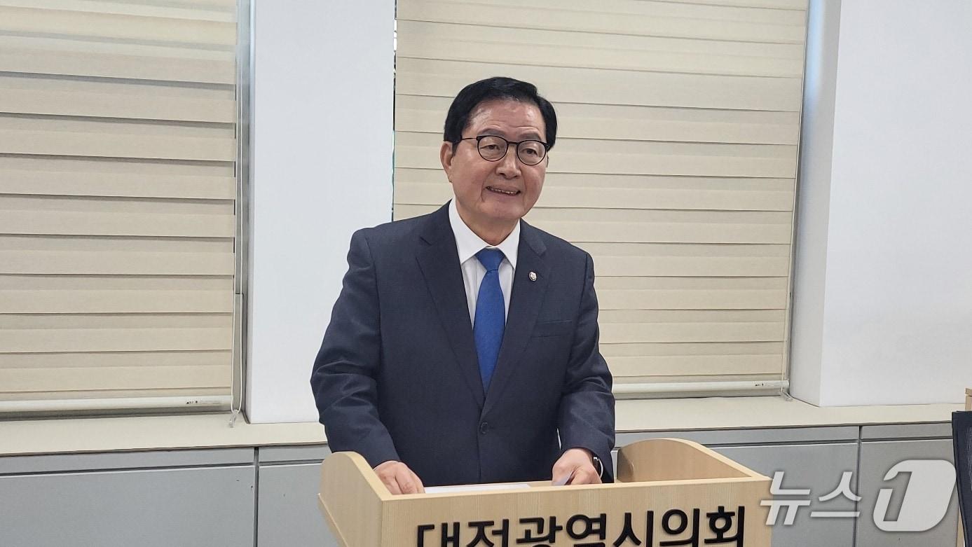 본문 이미지 - 장종태 의원이 19일 오전 행정통합과 관련해 기자회견을 하고 있다. (박종명 기자) / 뉴스1