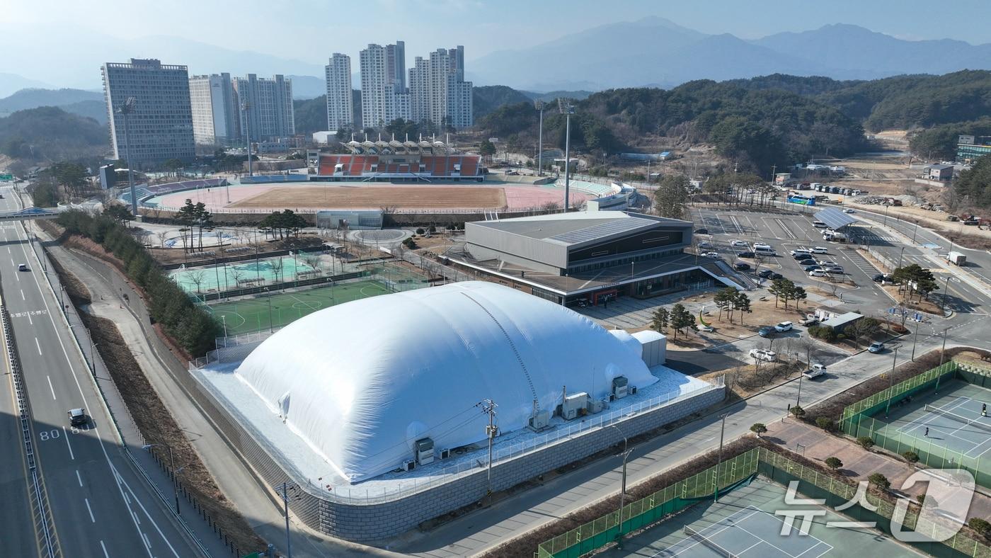 본문 이미지 - 양양 에어돔 체육시설.(양양군 제공, 재판매 및 DB 금지) 2026.2.19/뉴스1