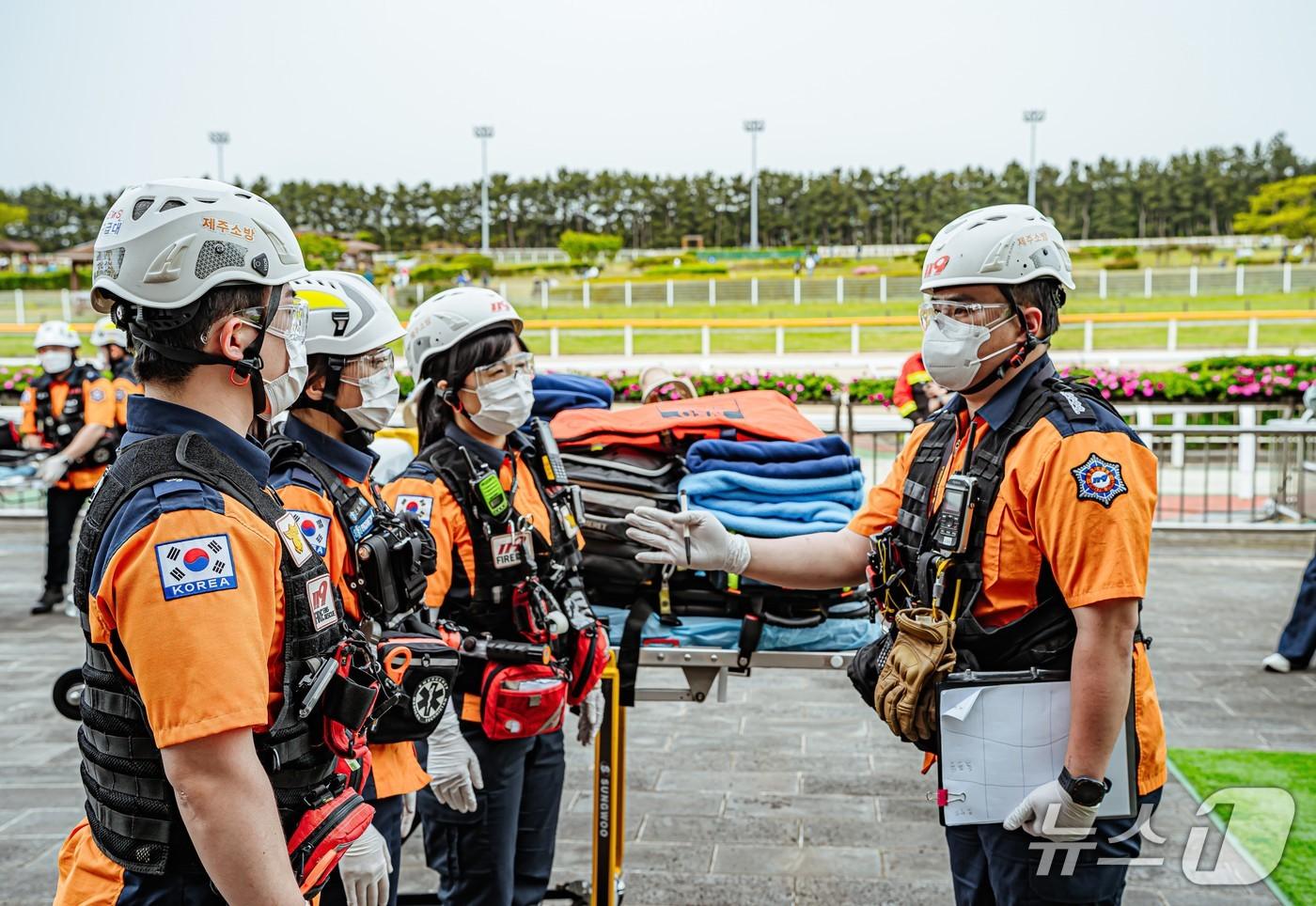 본문 이미지 - 제주지역 119구급대의 훈련 모습.(제주도소방안전본부 제공. 재판매 및 DB 금지)