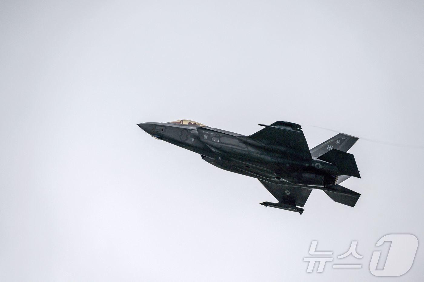 본문 이미지 - 미국산 최신예 스텔스 전투기 F-35 ⓒ AFP=뉴스1
