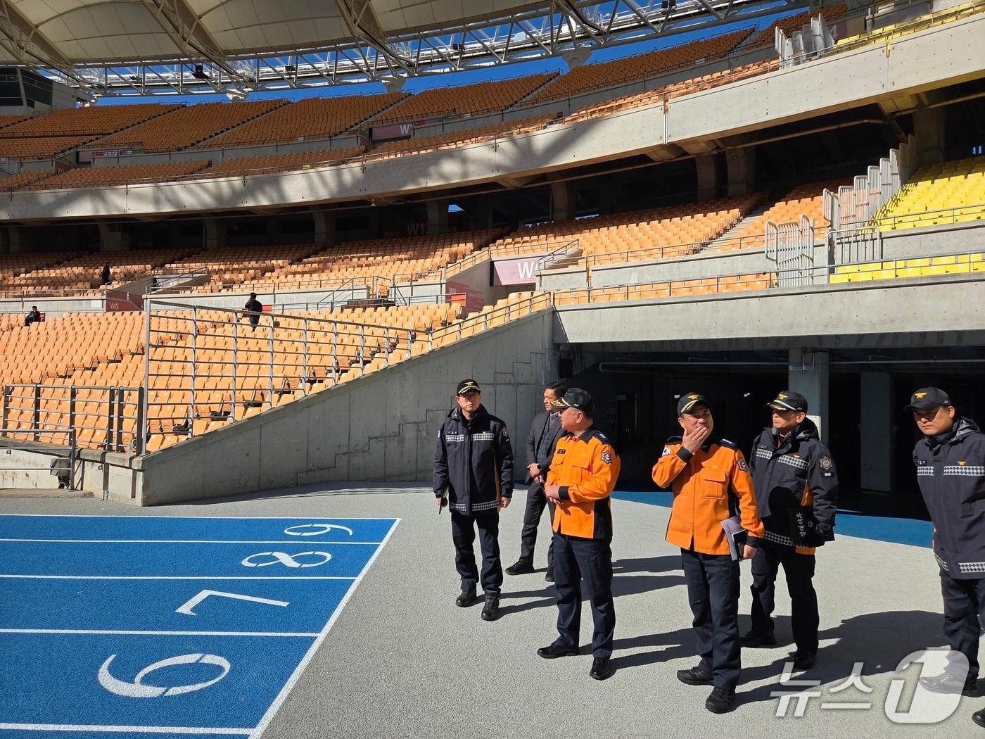 본문 이미지 - 대구소방안전본부는 22일 열리는 '2026 대구마라톤'의 성공적 개최를 위해 마라톤 코스와 행사장 전반에 대한 현장점검을 실시했다고 19일 밝혔다. (대구소방본부 제공. 재판매 및 DB 금지)뉴스1