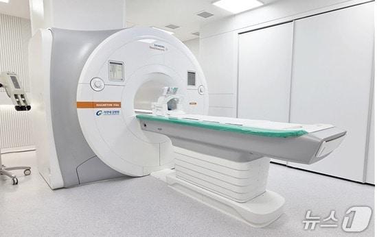 본문 이미지 - 가천대 길병원에 새로 도입된 첨단 MRI '마그네톰 비다' (가천대 길병원 제공.재판매 및 DB금지)