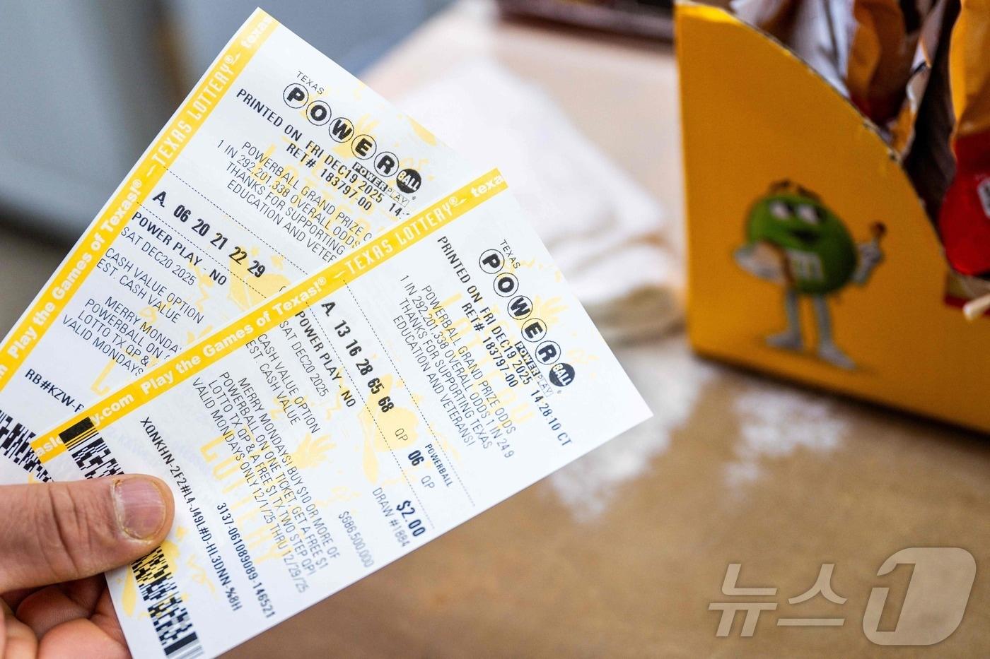 본문 이미지 - 복권 <자료사진> ⓒ AFP=뉴스1