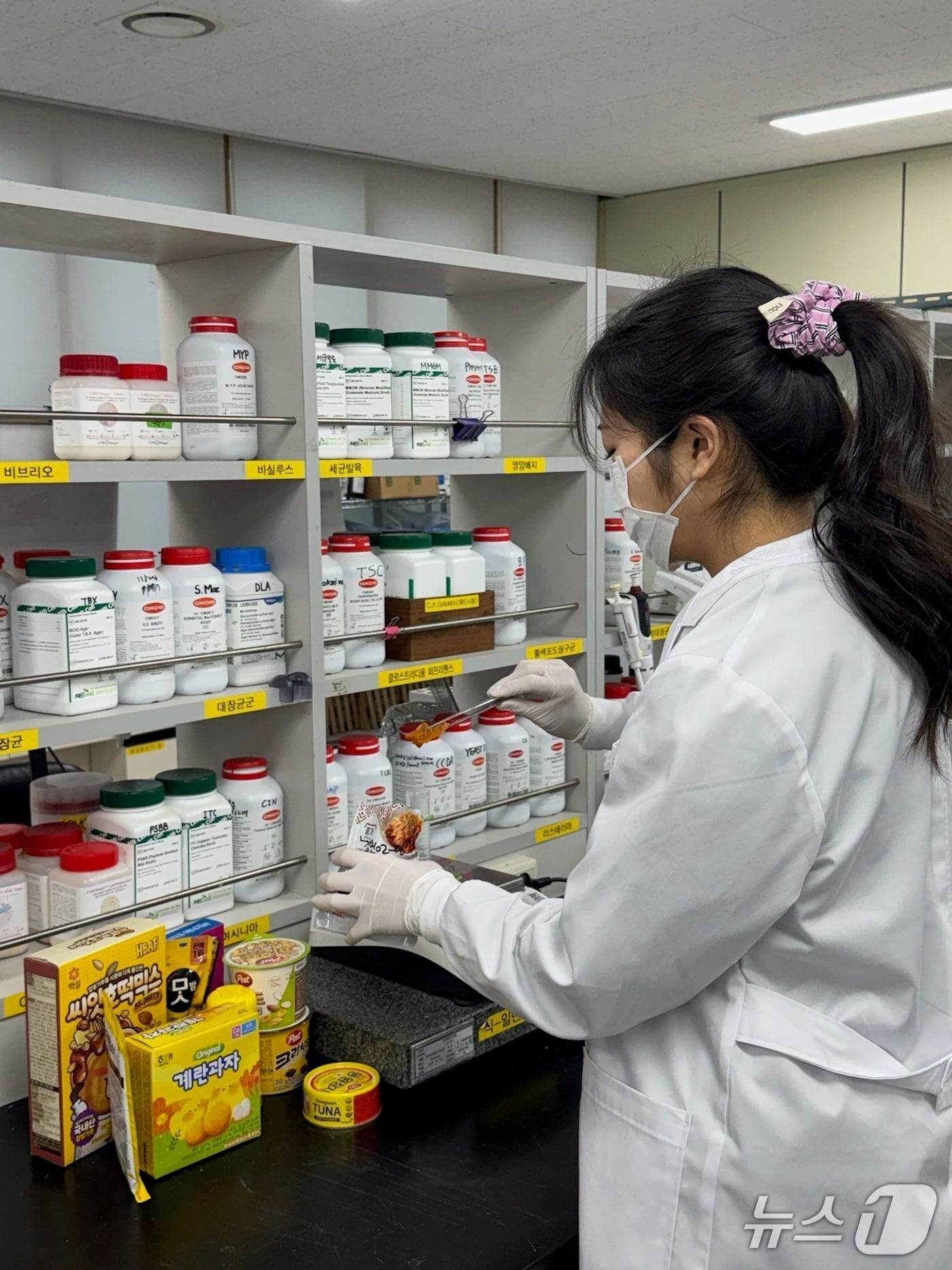 본문 이미지 - 노로바이러스 검사.(전남도 제공. 재판매 및 DB금지) 2026.2.19/뉴스1